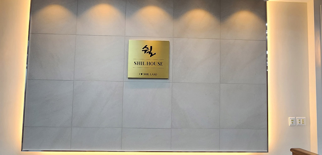 1층 안내 데스크 사진