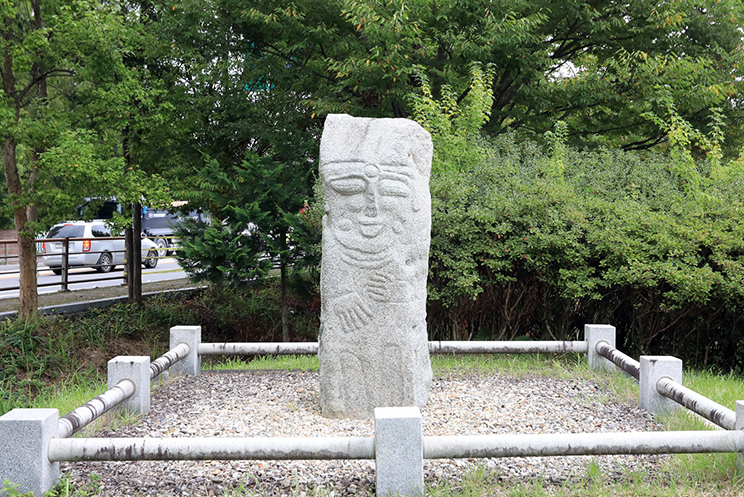 南渓里石長丞 (民俗文化財 102号)