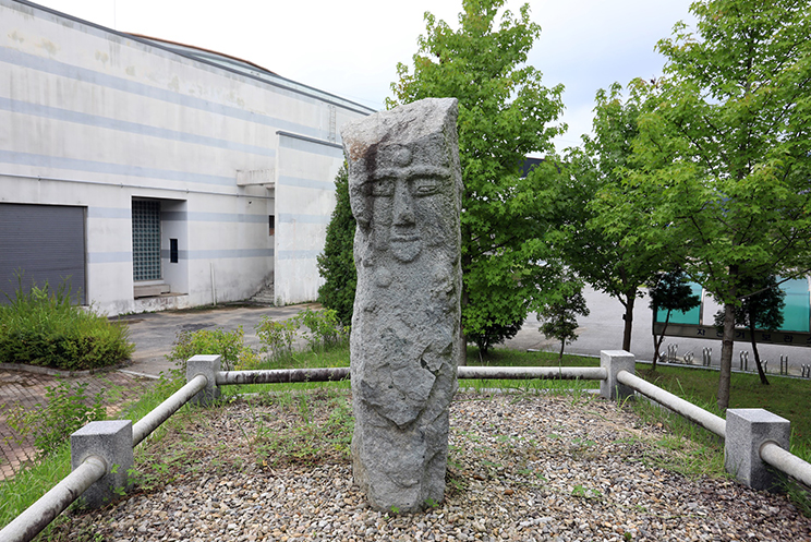 忠信里石長丞 (民俗文化財 101号)