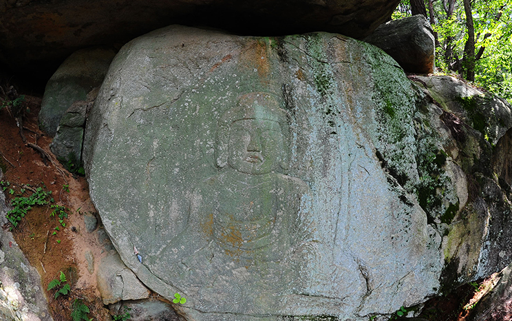 石山里磨崖如来坐像(文化財資料 184号)