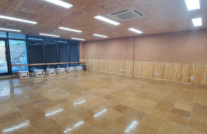 1층 찜질방 휴게실